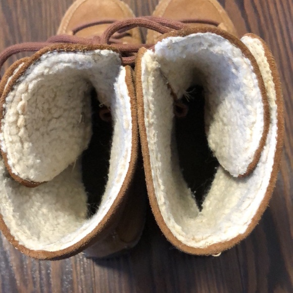 Sherpa lined Women’s Winter Boots - Picture 5 of 10